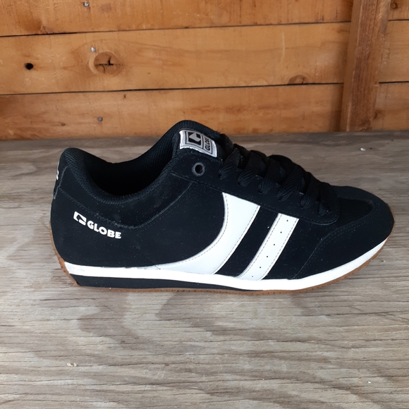 globe skate shoes australia